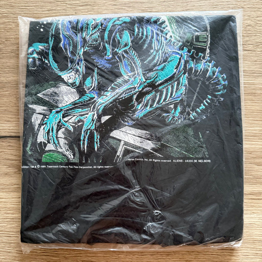 Vintage 90's Aliens Movie Comic Images T-Shirt