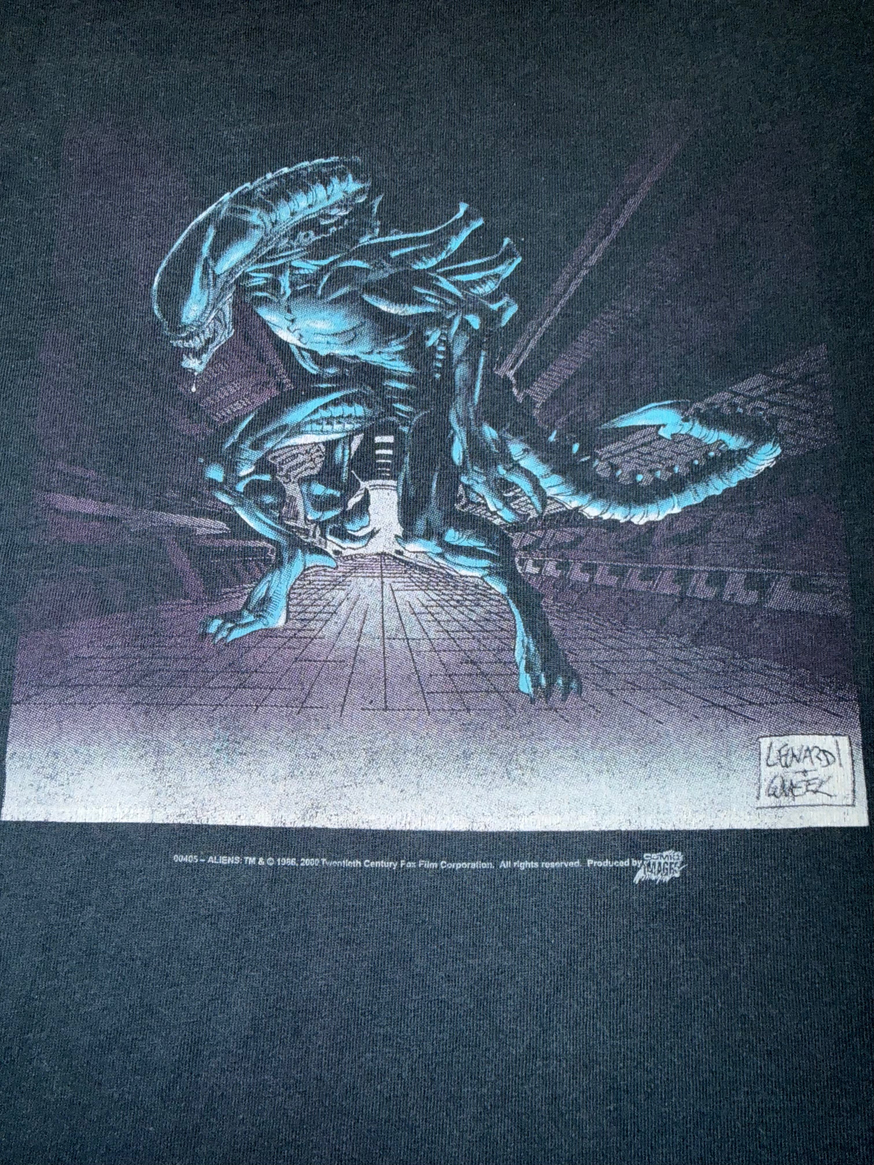 Vintage 00's Aliens T-shirt